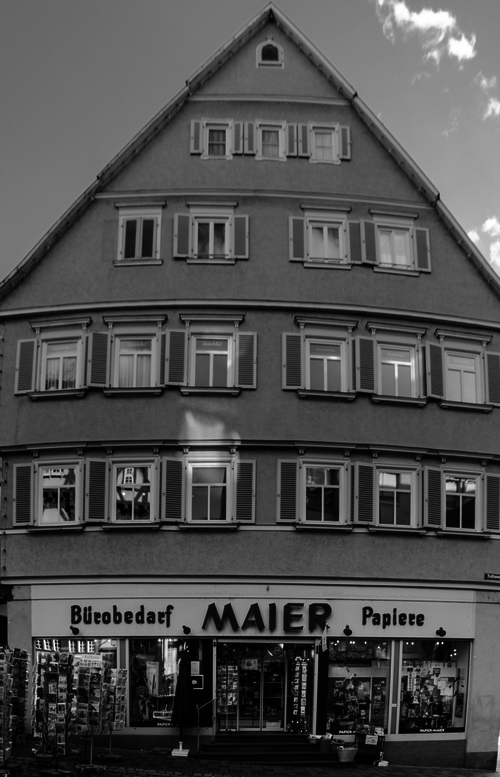 Rathausplatz 13, Papier Maier 2014